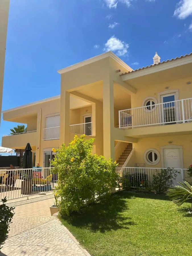 2 Bedrooms Apartment Vale Parra Praia da Galé in a privat Condomínio Guia