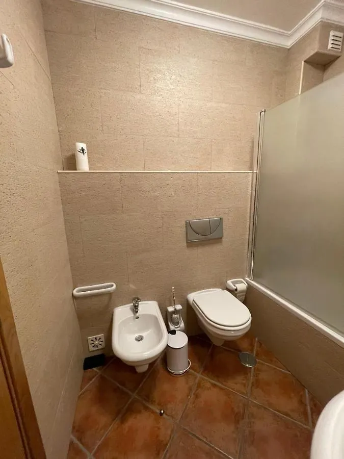 2 Bedrooms Apartment Vale Parra Praia da Galé in a privat Condomínio Guia